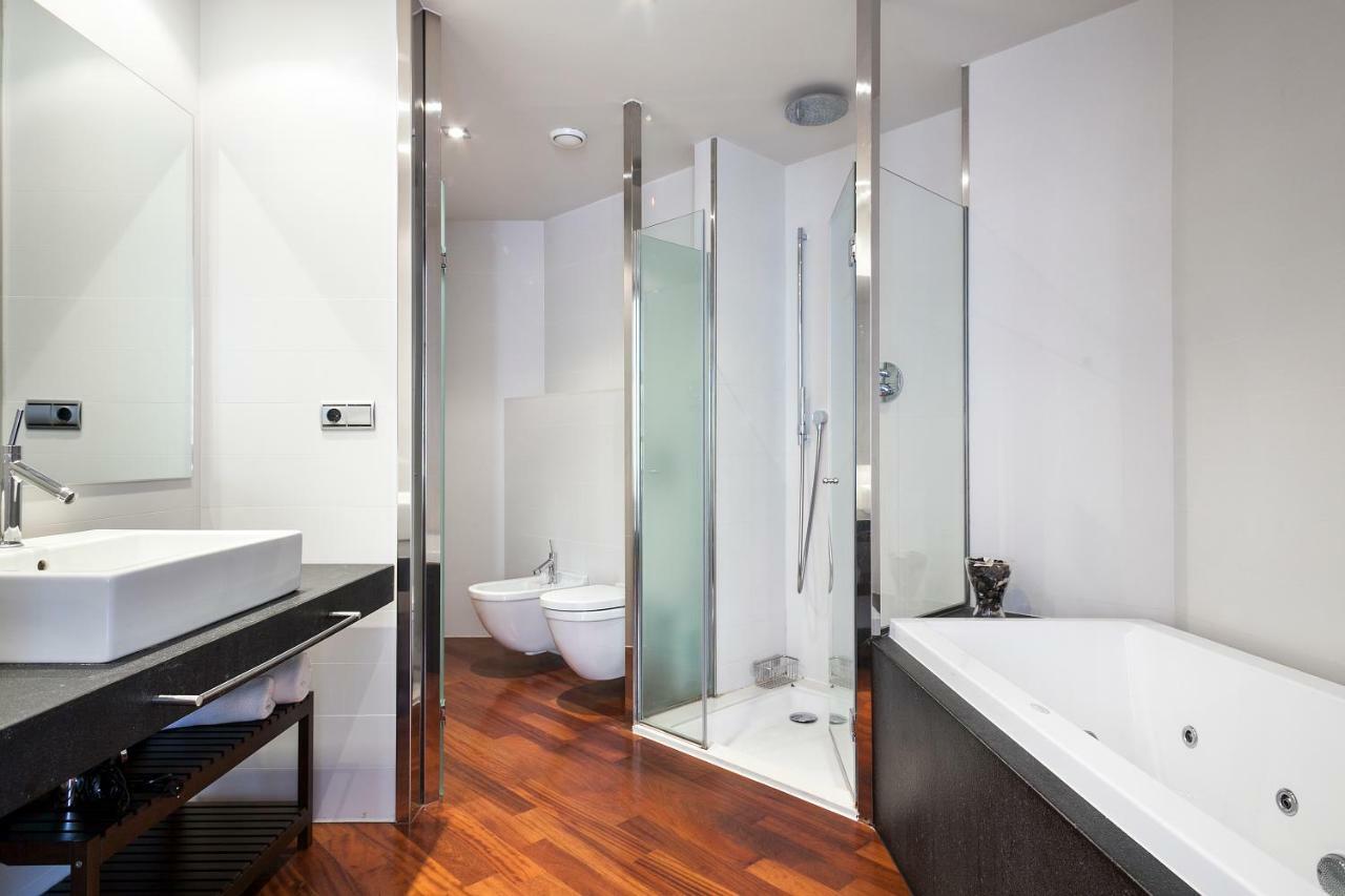 Uma Suites Passeig De Gracia 16 Barcellona Esterno foto